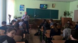 Насвай: навіщо нашим дітям вживати курячий послід?